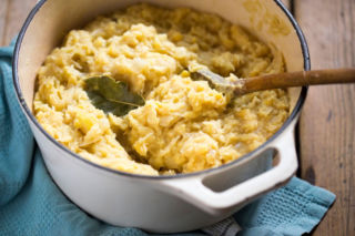 Kapusta z grochem według Magdy Gessler – tradycyjny klasyk w wersji pełnej smaku