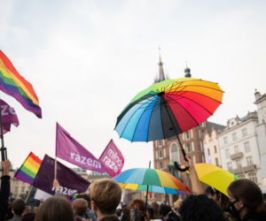 Demonstracja LGBT i narodowców na krakowskim Rynku