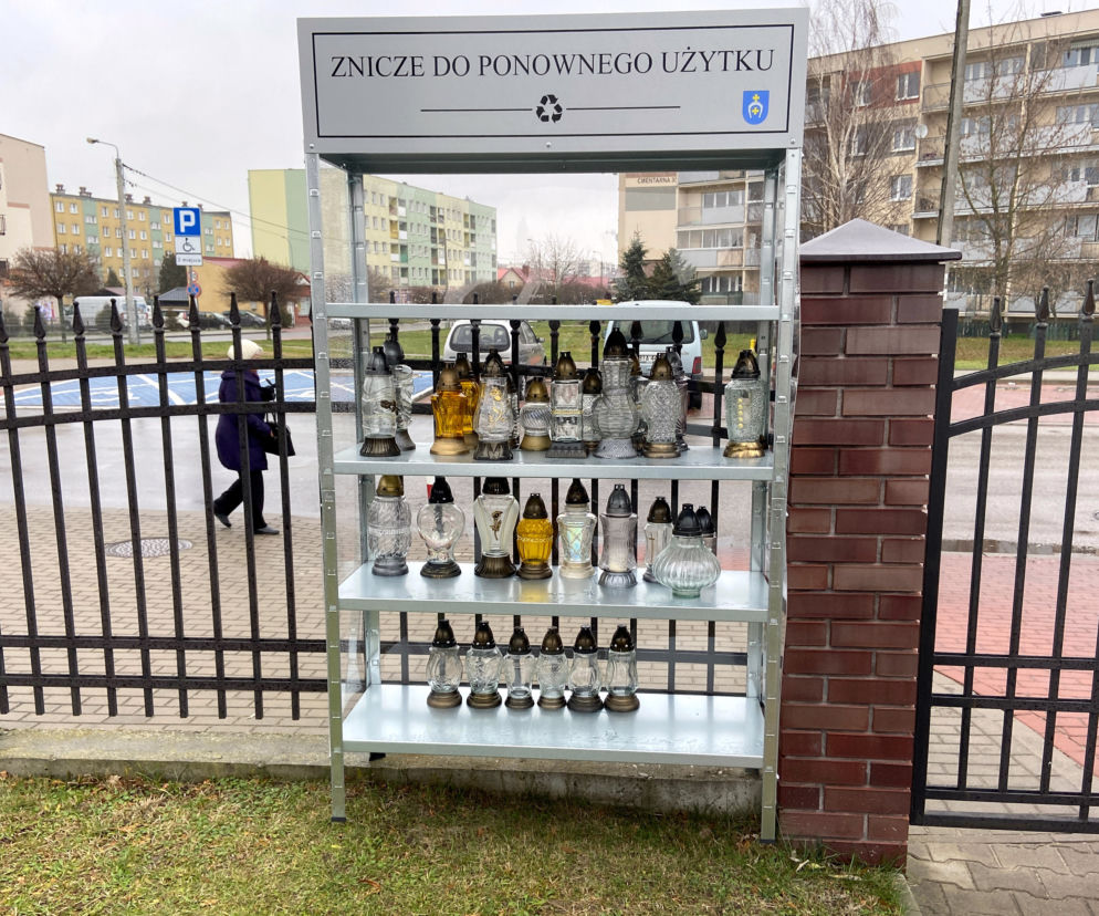 Cmentarz w Łapach (woj. podlaskie). Znicze do ponownego użytku