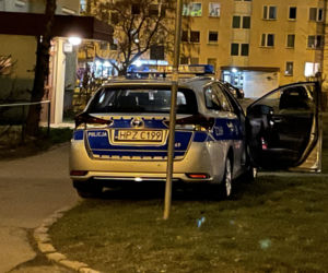 Sąsiedzi znaleźli zwłoki. Tragedia w bloku na Bemowie