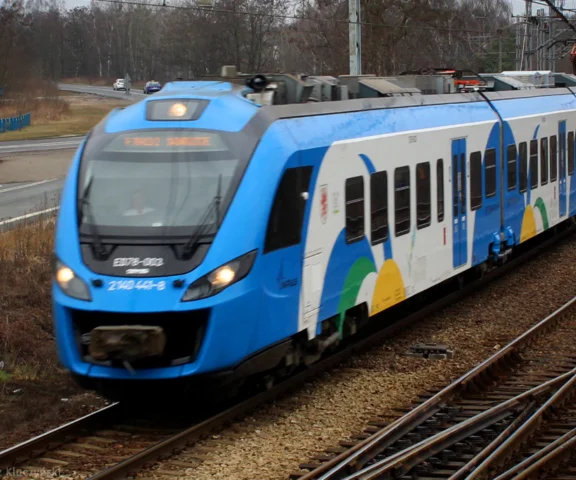 Koszmarny wypadek na torach. Dwie nastolatki potrącone przez pociąg