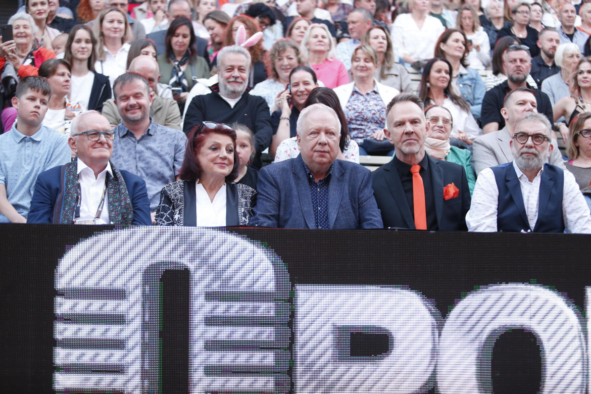 Doda, Piasek i Stankiewicz na czerwonym dywanie w Opolu. Tak wygląda koncert "Premier" i "SuperJedynek" 