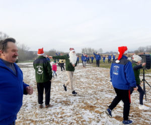 Tak mikołajkowo pomagały łomżyńskie morsy