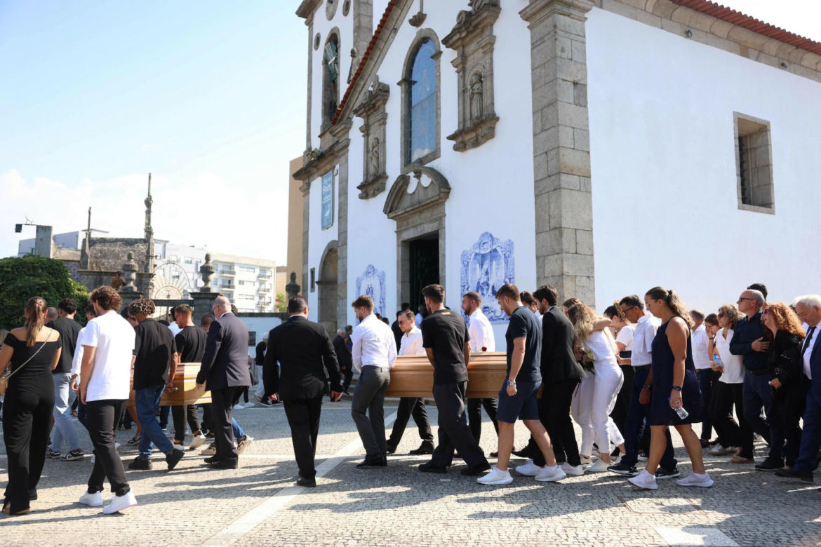 Pogrzeb tragicznie zmarłego Diogo Joty. Gwiazdora Liverpoolu żegnają rodzina i przyjaciele