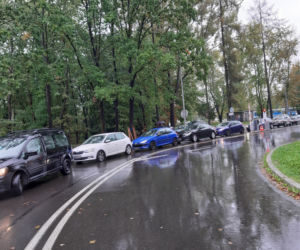 Kolejka do testu na koronawirusa