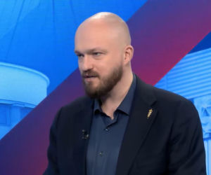 Poseł Kondeferacji brutalnie ocenił polskich polityków. Nasza klasa polityczna jest frajer**