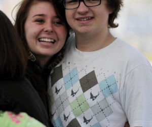 Angus T. Jones z dziewczyną