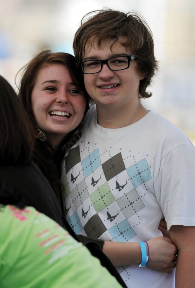 Angus T. Jones z dziewczyną