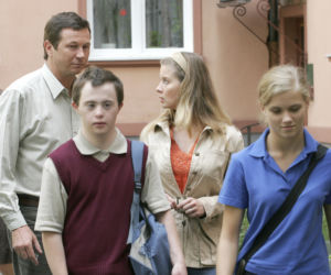 Klan. Bożenka (Agnieszka Kaczorowska), Czesia (Anna Powierza), Maciek (Piotr Swend), Rysiek (Piotr Cyrwus)