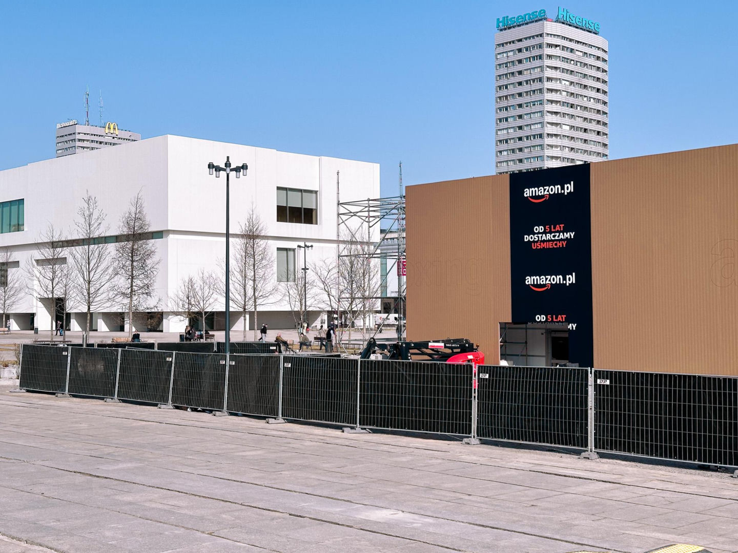 Unboxing Amazon - reklamowy pawilon na Placu Centralnym w Warszawie