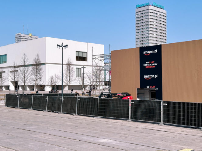 Unboxing Amazon - reklamowy pawilon na Placu Centralnym w Warszawie