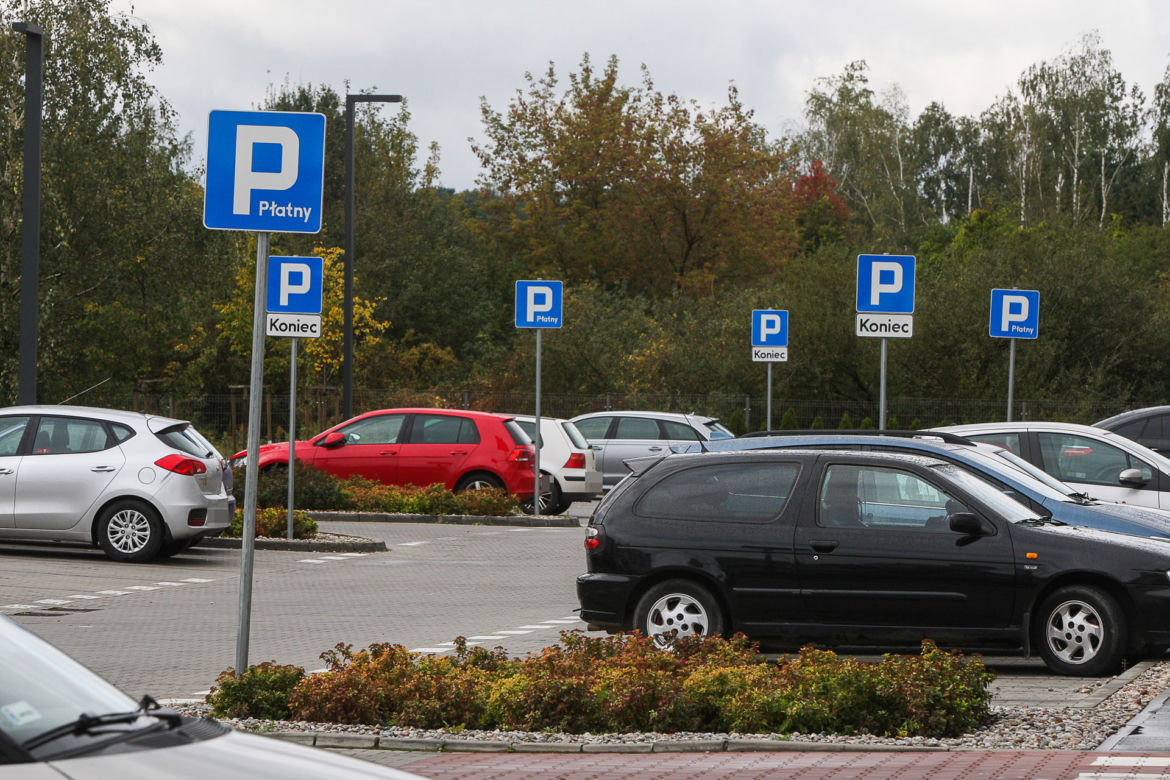 Drożyzna uderzy w warszawskich kierowców. Drakońskie podwyżki opłat za parkowanie