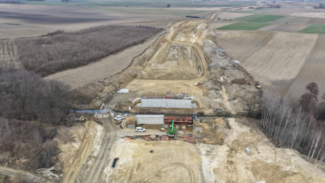 Budowa S8 pod Wrocławiem nabiera tempa. Zobacz najnowsze zdjęcia z placu budowy