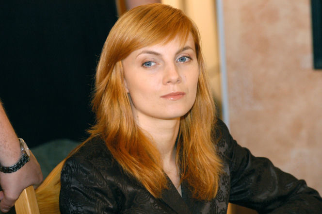 Aktorka związana jest z serialem od początku jego istnienia, tj. od 2003 roku.