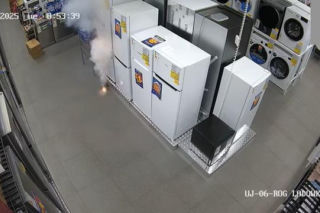 Odpalili fajerwerki w sklepie