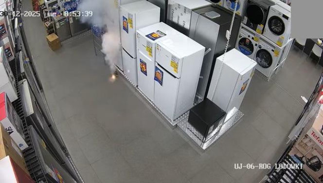 Odpalili fajerwerki w sklepie