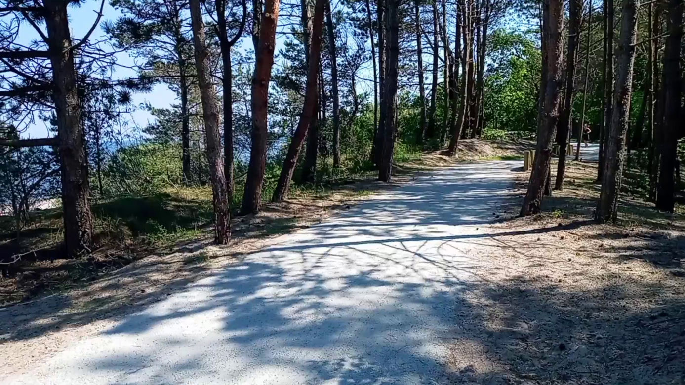 Rowerzyści kontra naturyści. Słynna naga plaża przestanie istnieć?