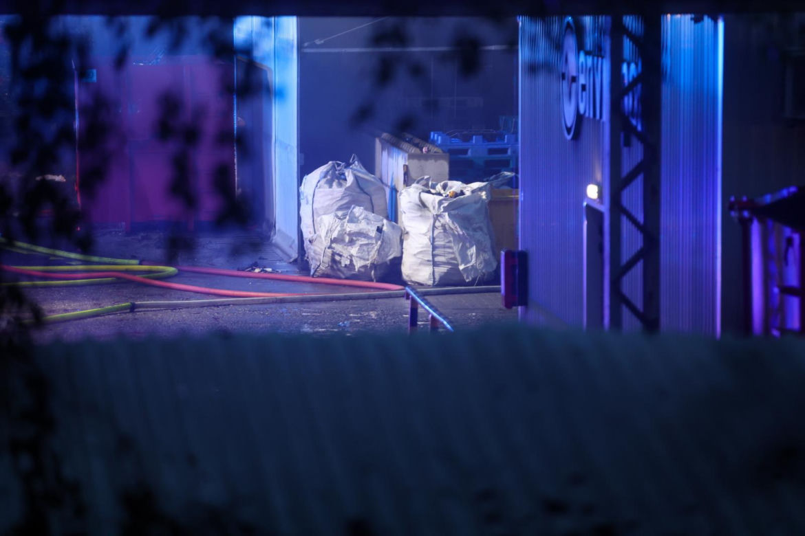 Pożar hali z elektrośmieciami w Gliwicach