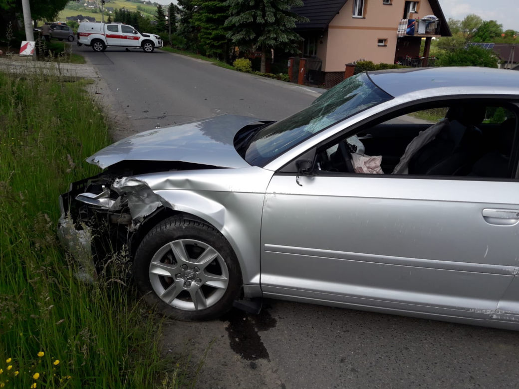 Nowy Sącz: Groźny wypadek na ulicy Juranda. Jedna osoba w szpitalu po zderzeniu trzech samochodów
