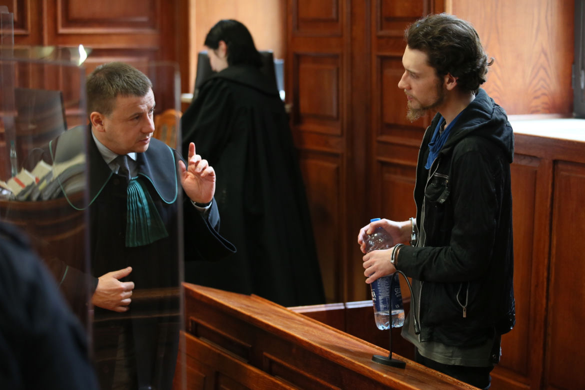 "Nie jestem winny zamordowania mojej matki ale jestem winny jej śmierci". Karl znów zeznaje w sprawie morderstwa Amerykanki 