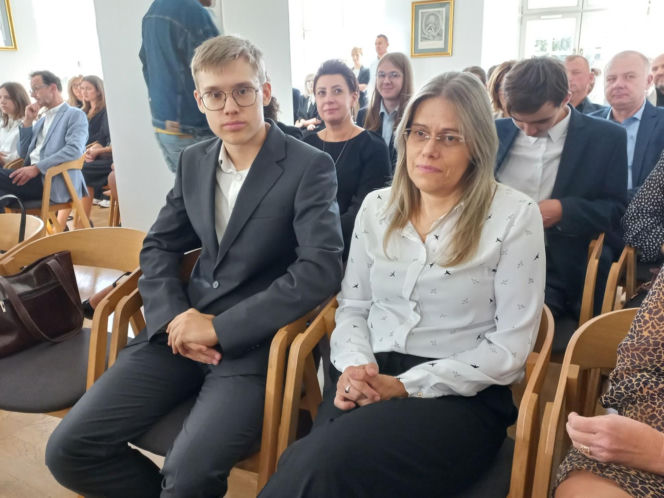 Dwadzieścioro młodych zdolnych. W Lesznie wręczono Laury Oświaty