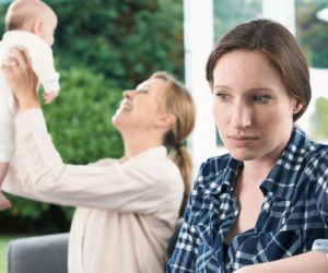 „Dlaczego mnie to boli?” Matczyna zazdrość o dziecko ma zaskakujący mechanizm