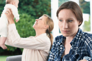 „Dlaczego mnie to boli?” Matczyna zazdrość o dziecko ma zaskakujący mechanizm