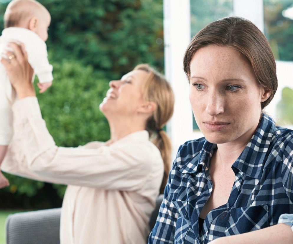 „Dlaczego mnie to boli?” Matczyna zazdrość o dziecko ma zaskakujący mechanizm