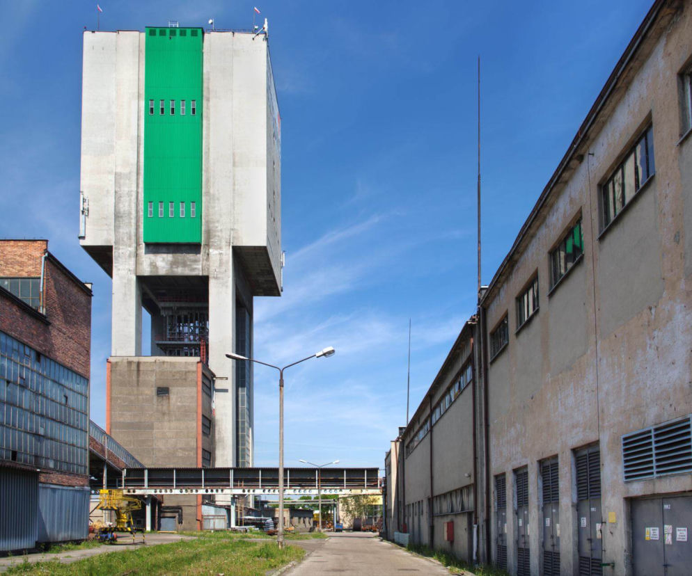 Śmiertelny wypadek w kopalni Knurów Szczygłowice. Opadające skały stropowe uderzyły górnika