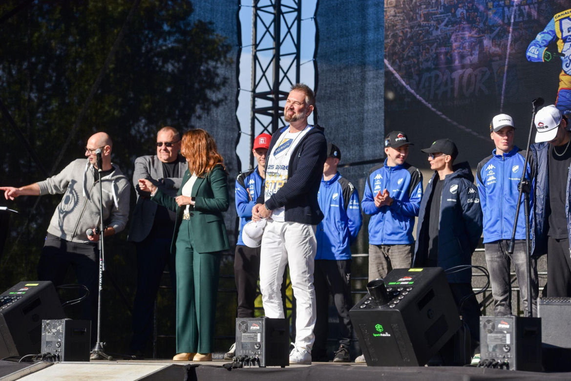 Tak PRES Toruń świętował mistrzostwo z kibicami! Feta pod Motoareną