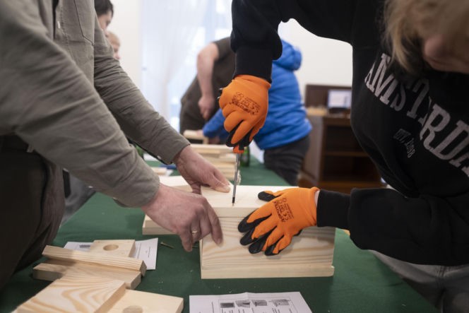 Włodzimierz Czarzasty robi budki dla ptaków Sejm/Piotr Tracz