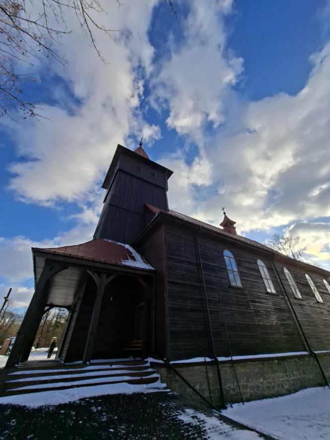 Parszów. Drewniany kościół pw. Zesłania Ducha Świętego