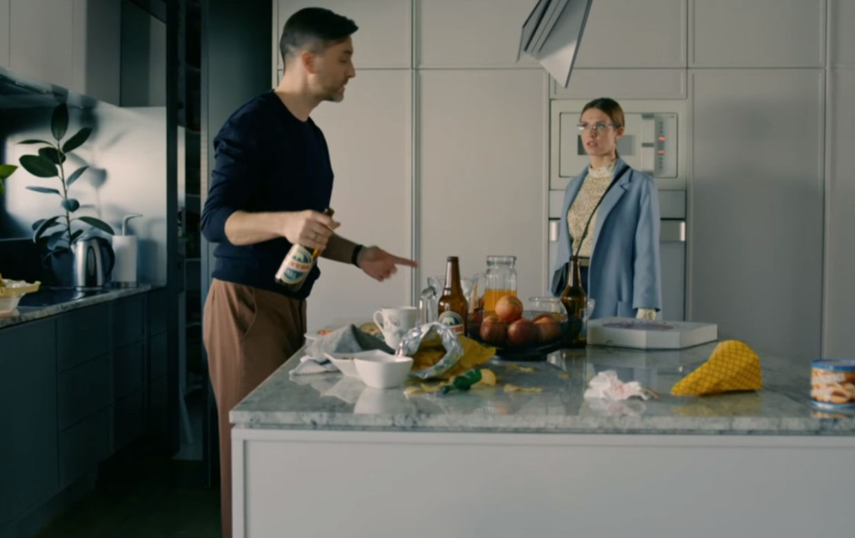 BrzydUla 2, odcinek 152, Ula (Julia Kamińska), Marek (Filip Bobek)
