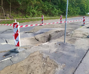Ulica Starkiewicza zamknięta po awarii wodociągu