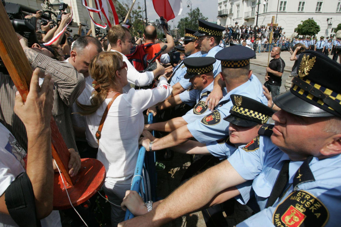 Sprawa krzyża przed Pałacem Prezydenckim budziła wielkie emocje w 2010 roku