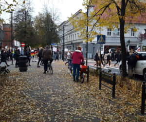 Idą lwice na ulice. Mieszkańcy Leszna znów protestują