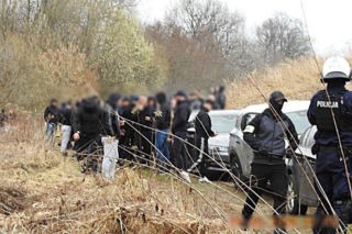 200 pseudokibiców miało wybrać się na grzyby. Chcieli zbierać je w rękawicach i kominiarkach! Zatrzymano 83 osoby