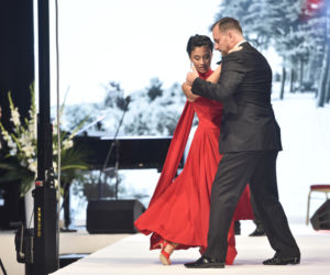 Anna Iberszer i Piotr Woźniak tańczą tango na 90-leciu Juraty i pokazie Doroty Goldpoint