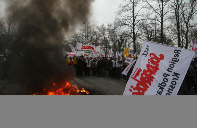 Związkowa zadyma w Alejach Ujazdowskich