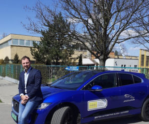 Jerzy Dudek z elektrycznym Jaguarem I-Pace