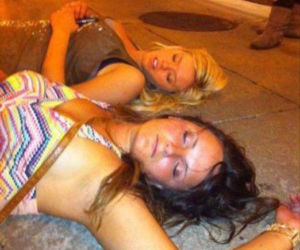 PIJANE DZIEWCZYNY: Alkohol robi z nich ZWIĘRZĘTA - GALERIA