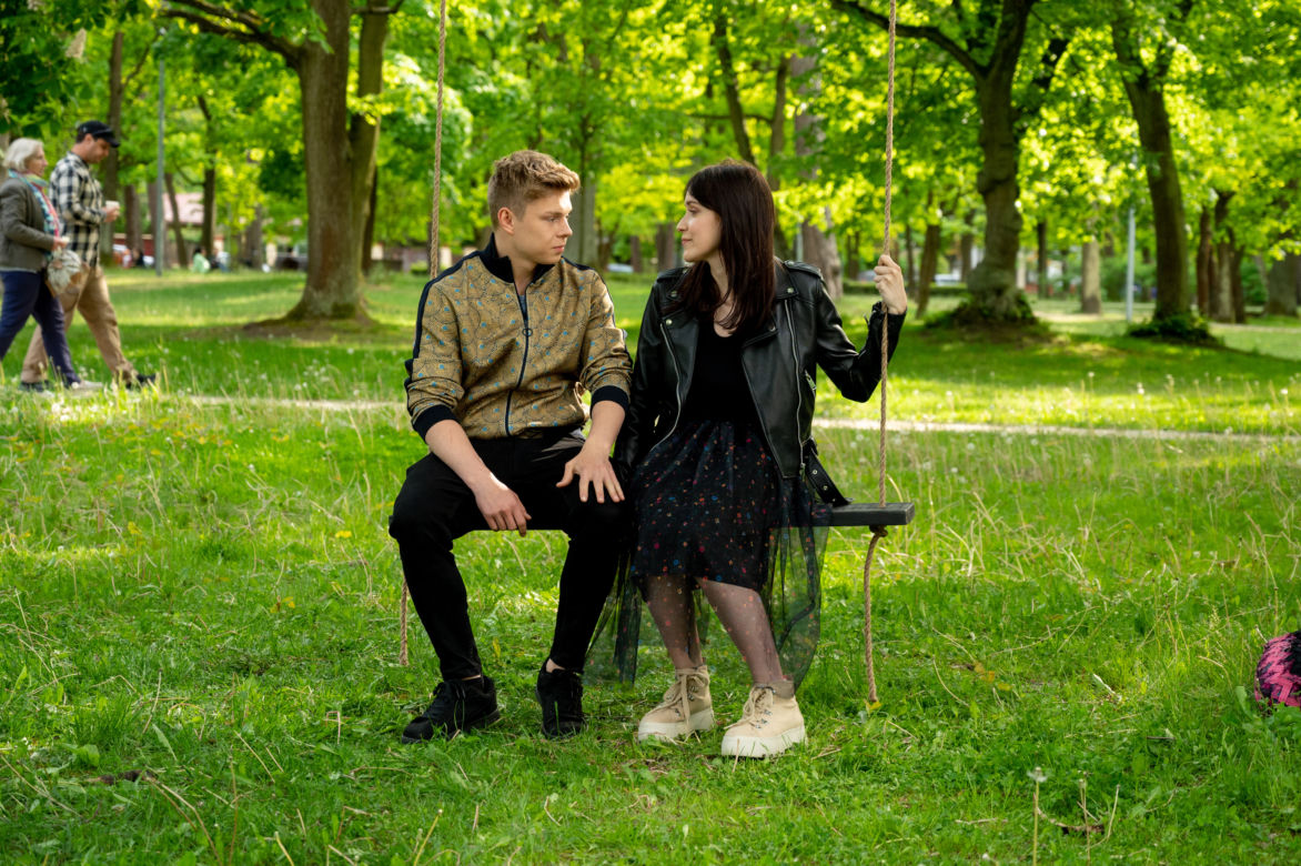 Barwy szczęścia, odc. 2525: Madzia (Natalia Sierzputowska), Tymon (Jakub Wróblewski) 