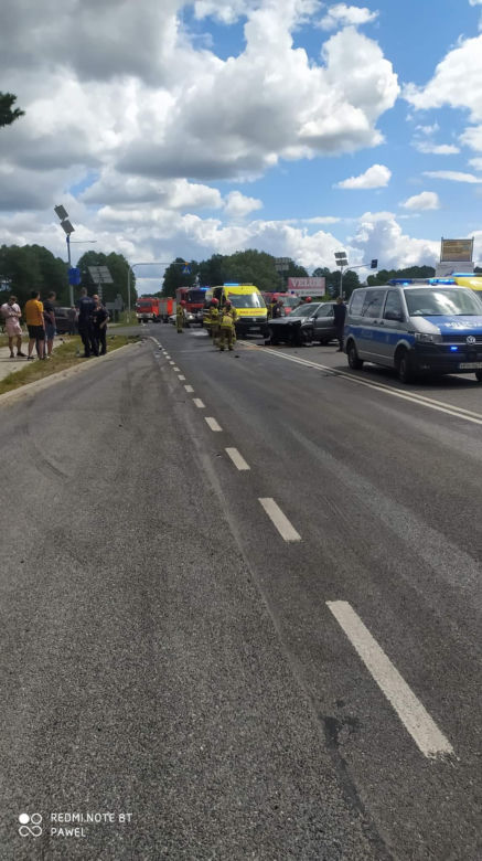 Trzy auta zmiażdżone na trasie Ostrów Mazowiecka – Różan. DK60 zablokowana! [ZDJĘCIA] 