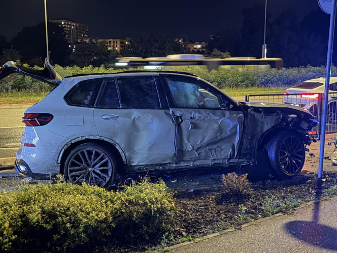 W BMW staranował przystanek. Wcześniej stracił prawo jazdy