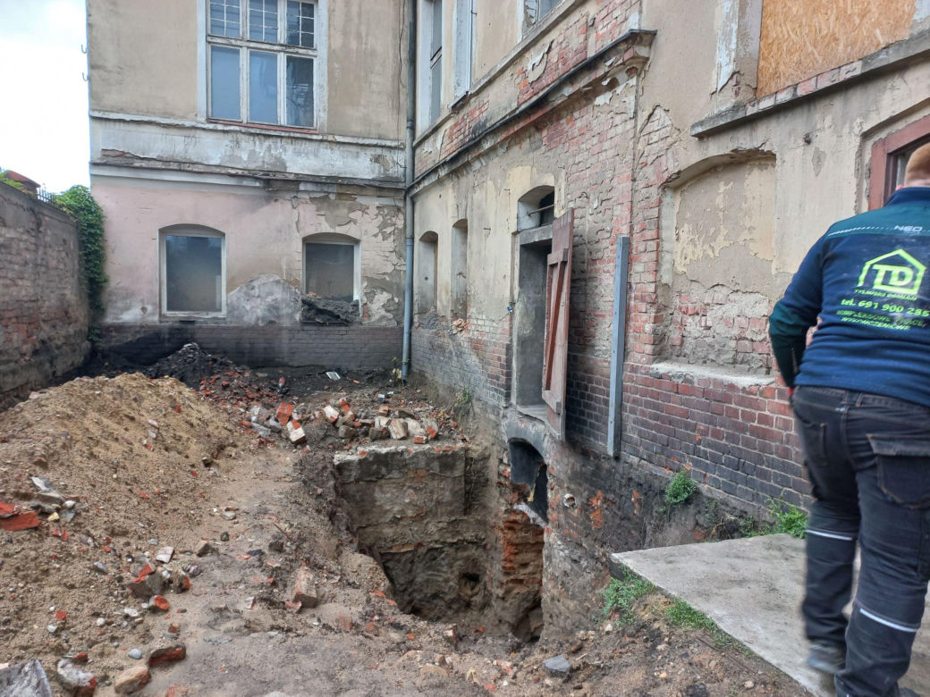 Zabytkowa kamienica przy Królowej Jadwigi w Lesznie odzyska dawny blask