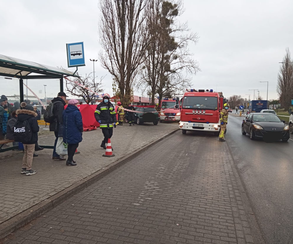 Pomorskie: Samochód wjechał w pasażerów na przystanku! Dzieci wśród rannych