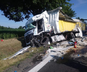 Zderzenie tirów na DK 8 w Jordanowie Śląskim