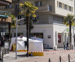 Skakali z balkonu jeden po drugim. Zbiorowe samobójstwo w szwajcarskim kurorcie