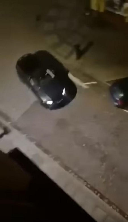 Głogów. Kierowca czarnego auta wjechał w tłum ludzi na chodniku. Policja zna właściciela samochodu [ZDJĘCIA].