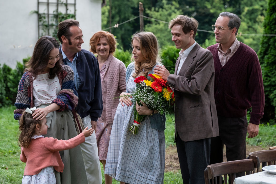 	Stulecie Winnych 4 odc. 48. Agnieszka (Ina Sobala), Michał junior (Marcin Franc), Michał (Stefan Pawłowski), Ania (Urszula Grabowska), Michelle (Maria Pawłowska), Janusz (Paweł Małaszyński)